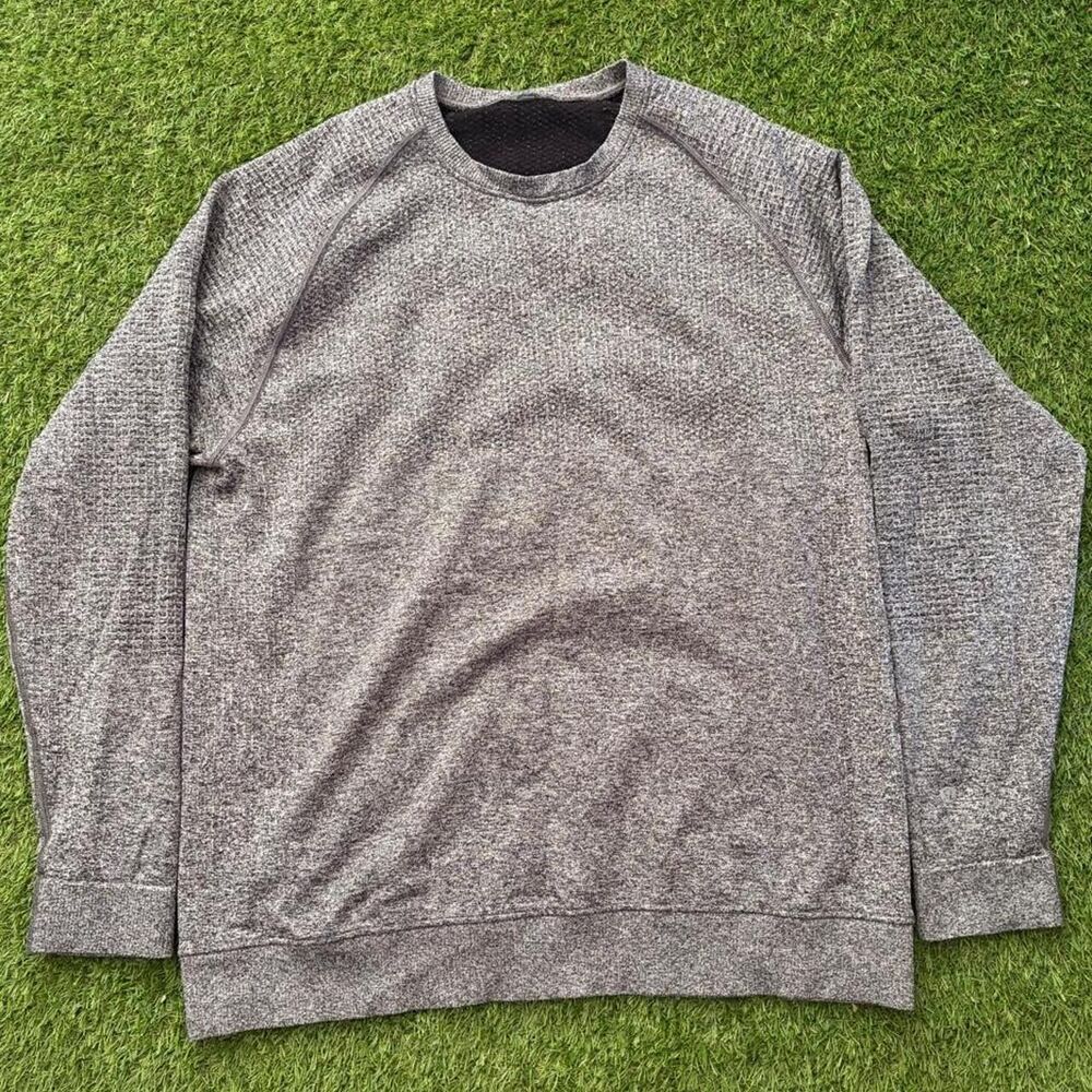 Lululemon Men's Grey Sweatshirt